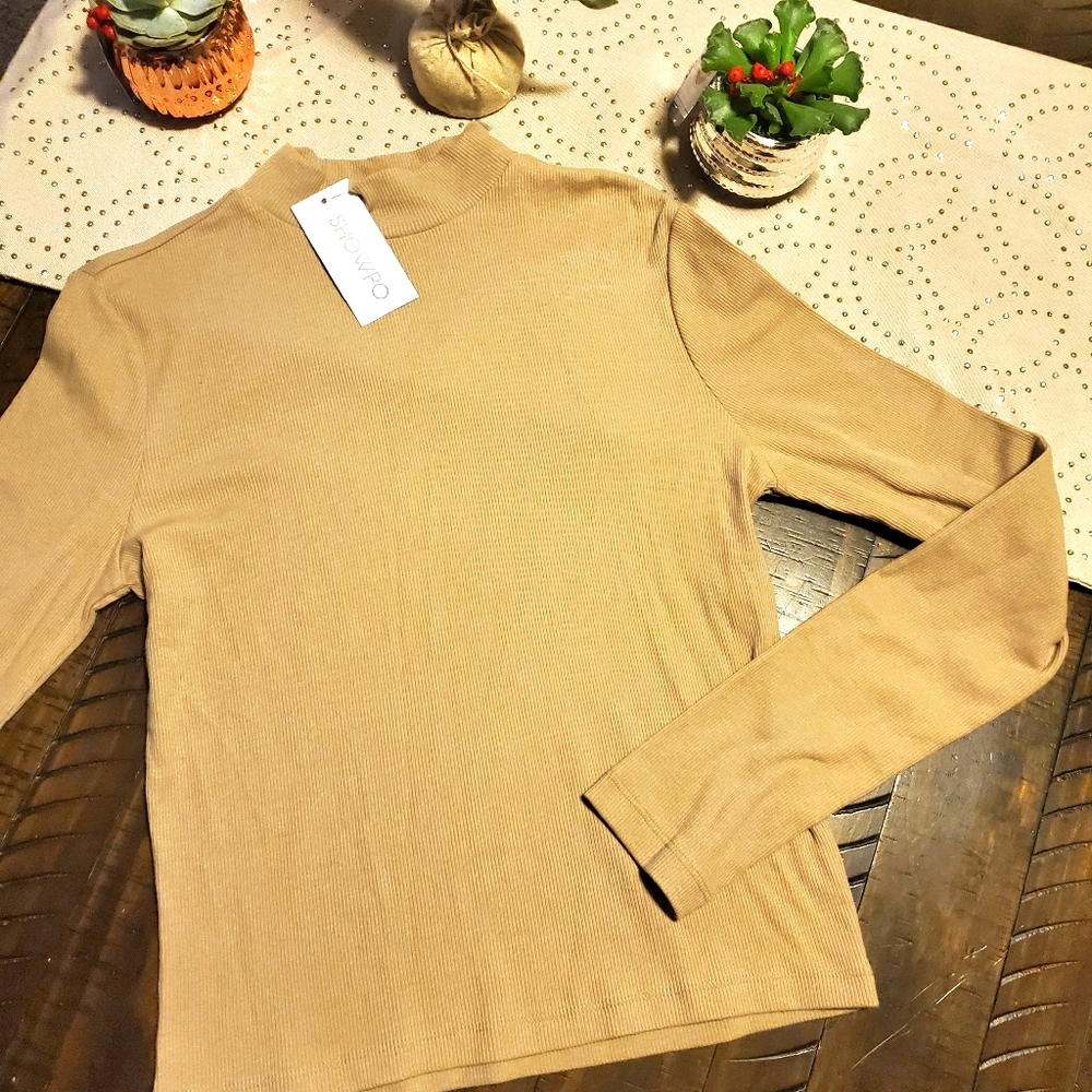 NWT MOCK NECK FITTED SLIM CHANCE TOP